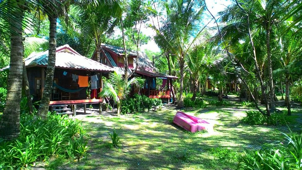 Hôtel Hornbill Hut à Koh Phayam Extérieur photo